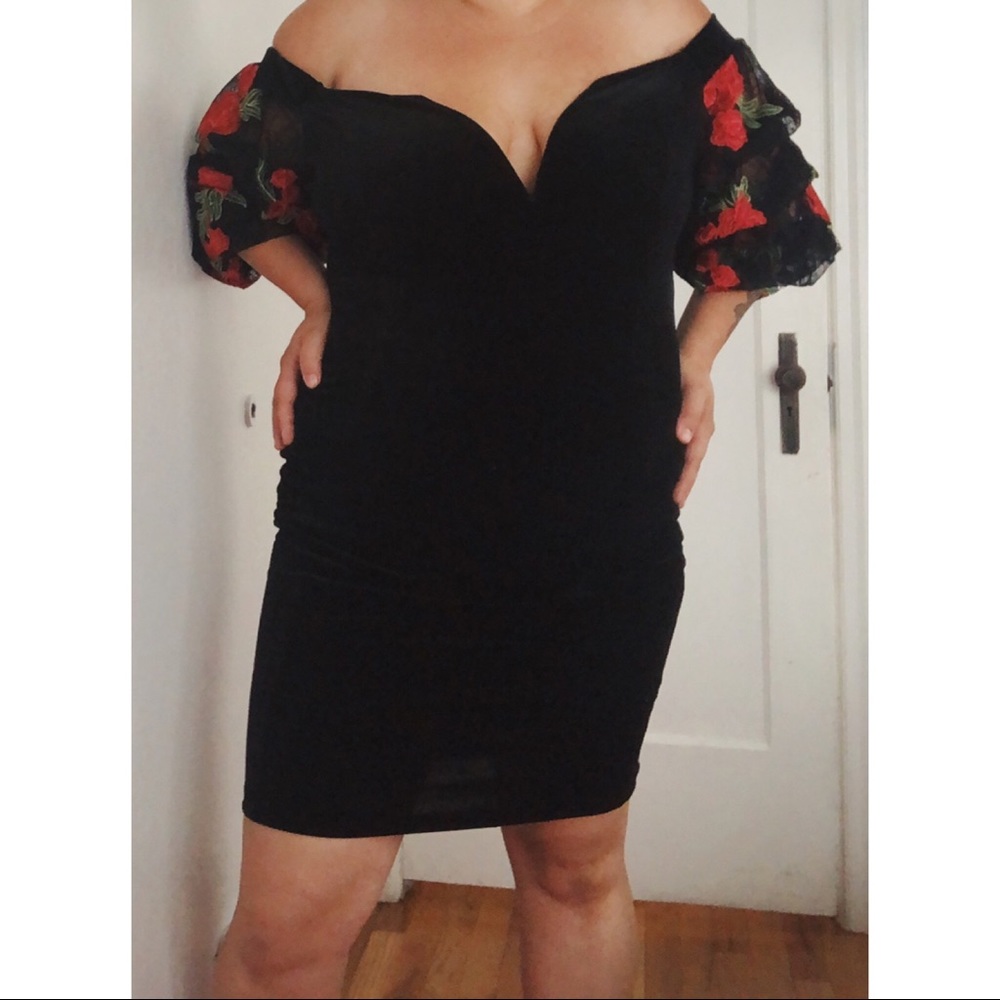 Black Off-Shoulder Fitted Dress, gathered sleeves